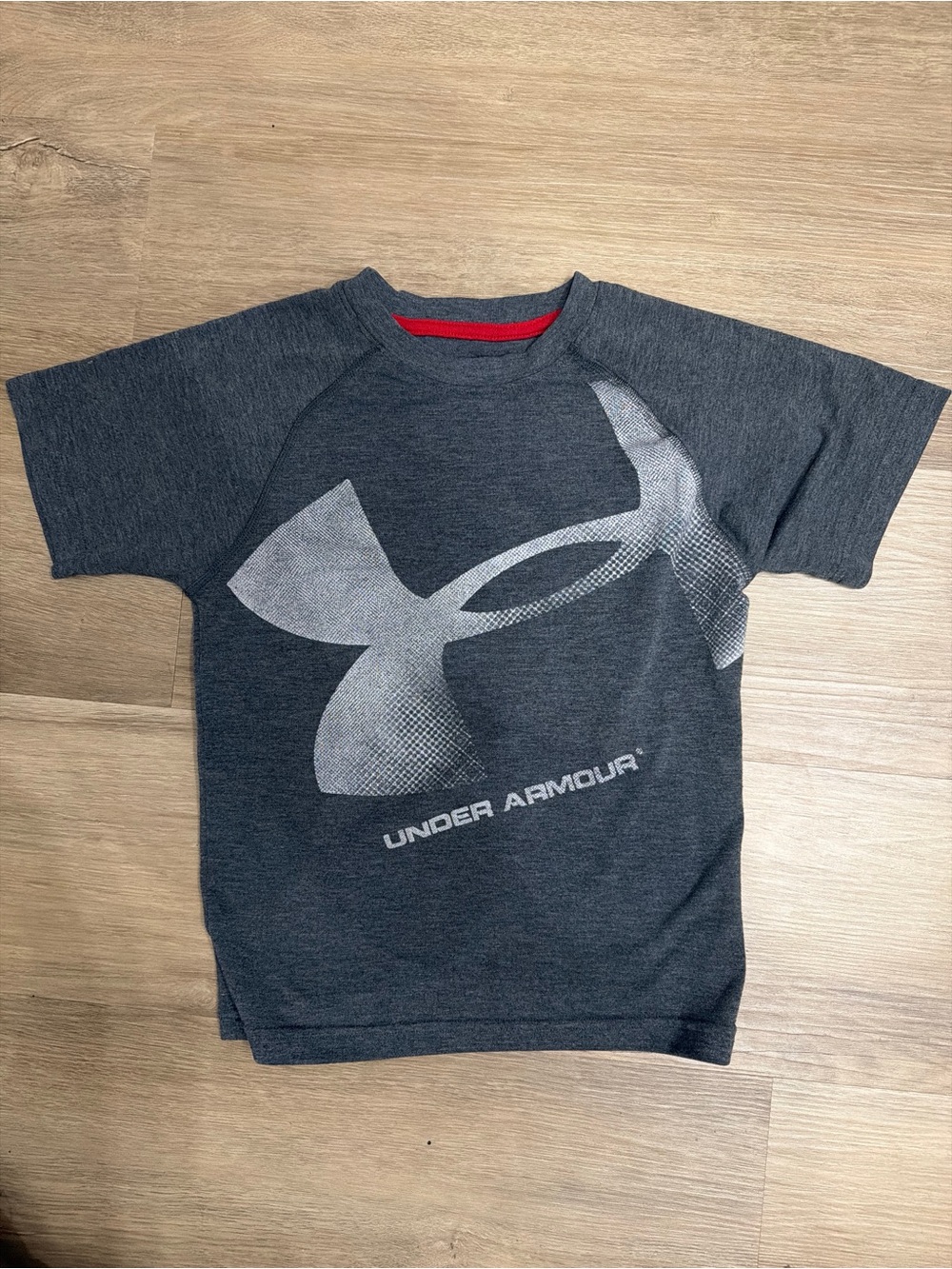 Under Armour Gray Big Logo Short Sleeve Athletic Shirt Youth Size 5